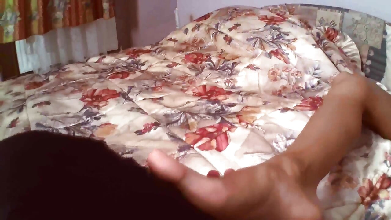 Foot worship and pussy fingering