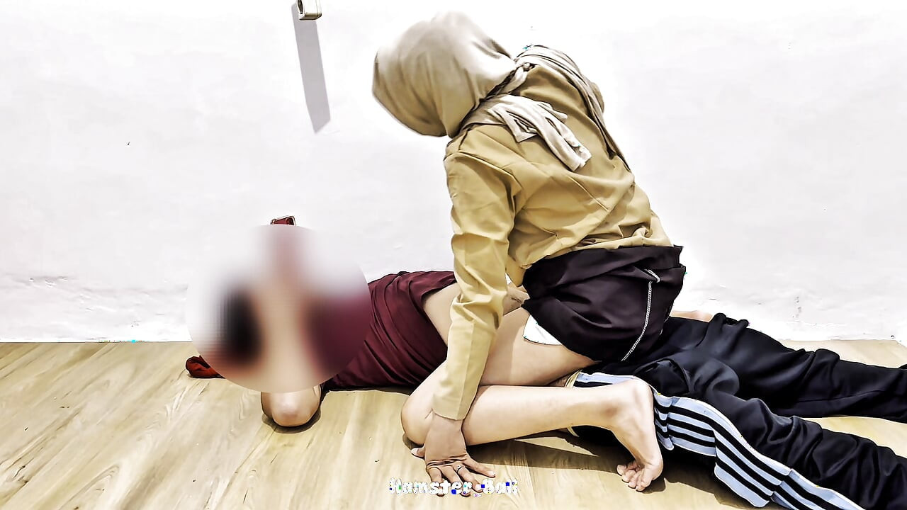 18+ Muslim High School Girls Learn to Fuck with Gardener at School
