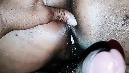 Buat tante lokal berpelukan