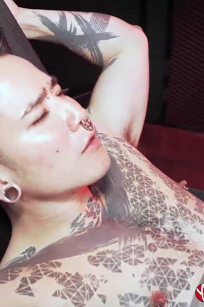 Yoshikawasakixxx - Perverzna Yoshikawa šakana od tri gay majice