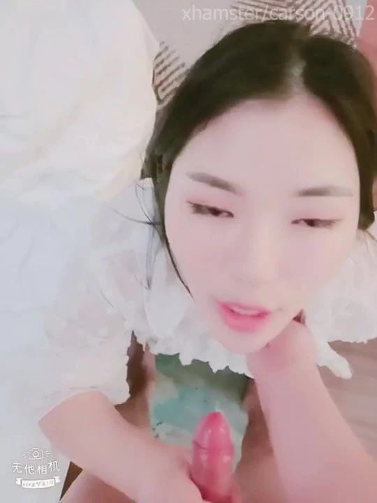 Innocente ragazza cinese fa un bel pompino