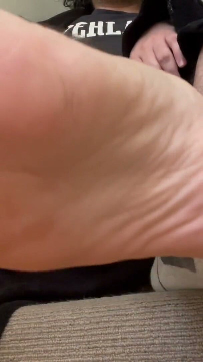 Gordito árabe gordo con medias y pies olorosos sucios y pija chiquita | Clip 1