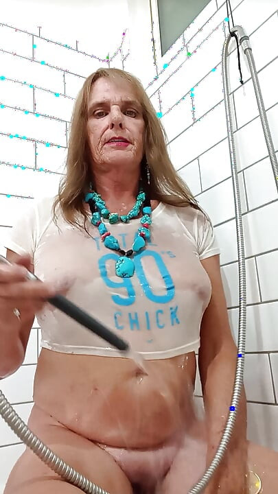 Lizzy Yum SD AUGUST 2026 bathing masturbation