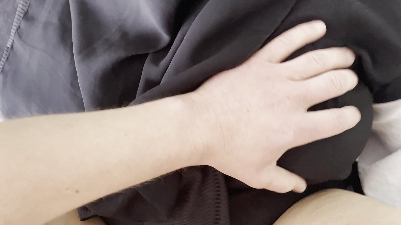 Oh mio Dio, quanto è bella questa donna araba, quanto è meravigliosa... Ha eretto il mio pene, premendo contro di lei.