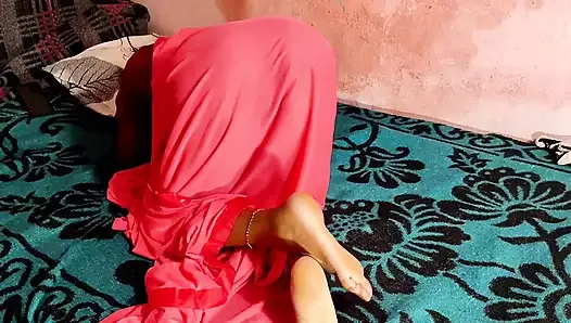 Fucking My Kamwali Maid Sapna Aunty Jab Ghar wale Bahar Gye Desi Sex video