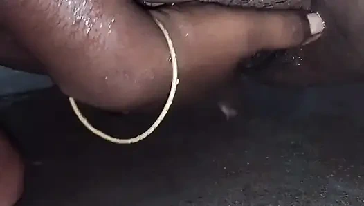 Ibu tiri bercinta di kamar mandi,