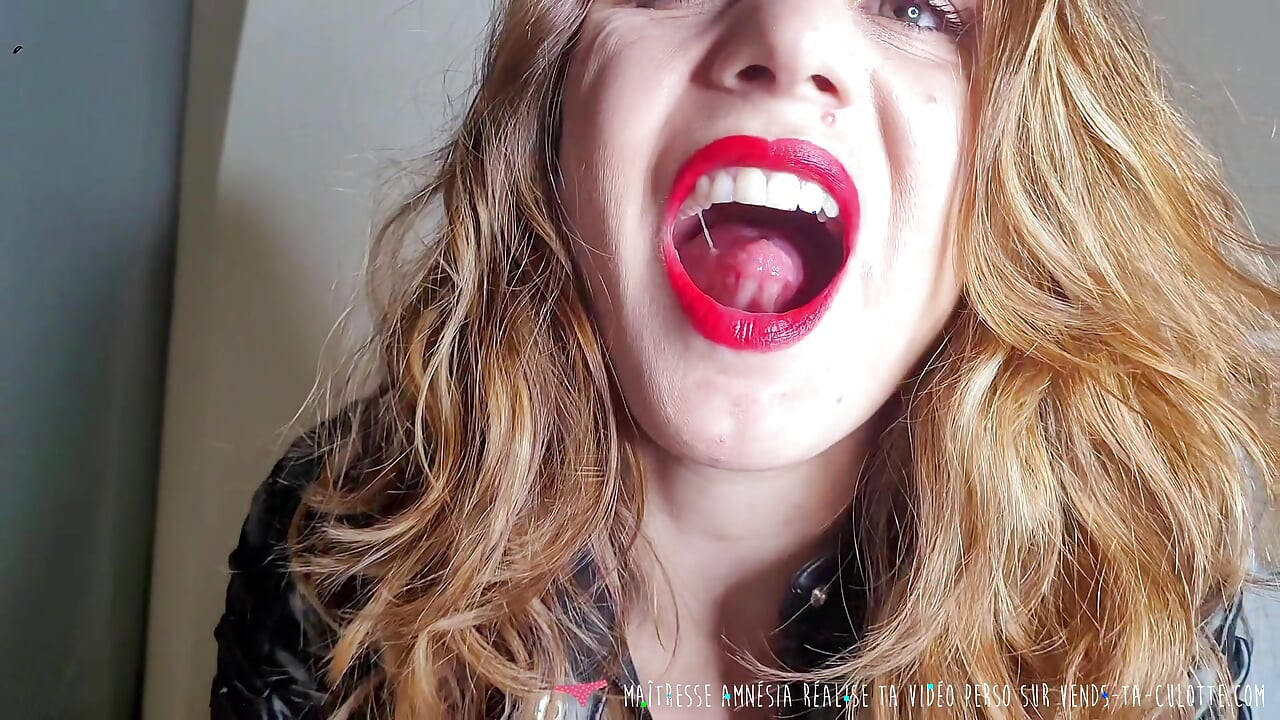 Vends-ta-culotte - Humiliation of a small cock loser by a beautiful French dominatrix