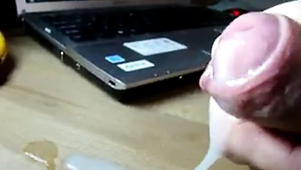 Aftrekken slapping cock cum