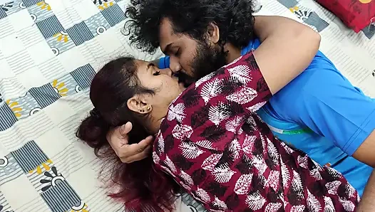 Горячий замок губ с вылизыванием задницы и поцелуй, романтика