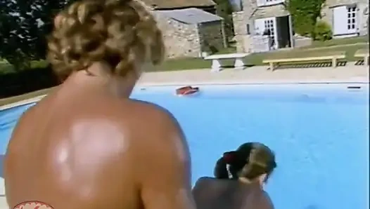 Seks anal di kolam renang