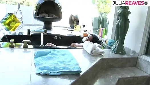 Cewek toket besar lagi asik dientot habis-habisan setelah nyepong kontol besar