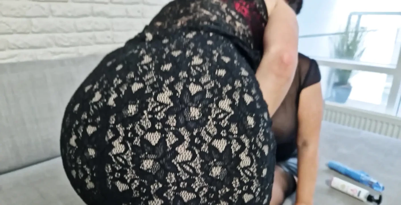 Wanilianna and Devon encounter in the fancy apartment