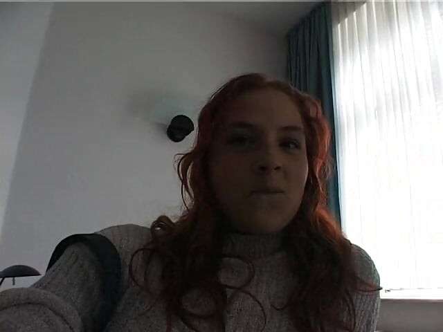 Håret rødhåret bbw fingrer fitta si på sengen