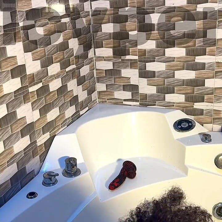 ספייסייפרי, משחק אנאלי ואגרוף.