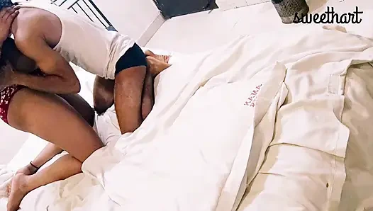Güzel ateşli kız arkadaş eğlenceli seks Hintçe ses