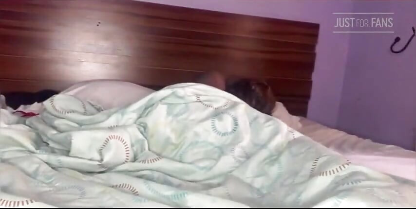 Eu e meu amigo fodmos o garoto de serviço de quarto