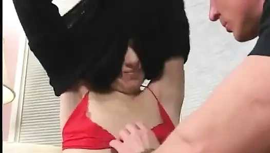 Memek sempit gadis remaja rambut pirang dengan toket kecil ini dientot habis-habisan
