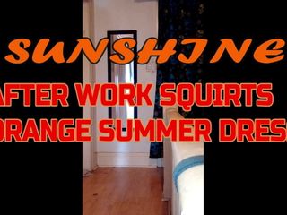 „słońce” po pracy tryska pomarańczową letnią sukienką