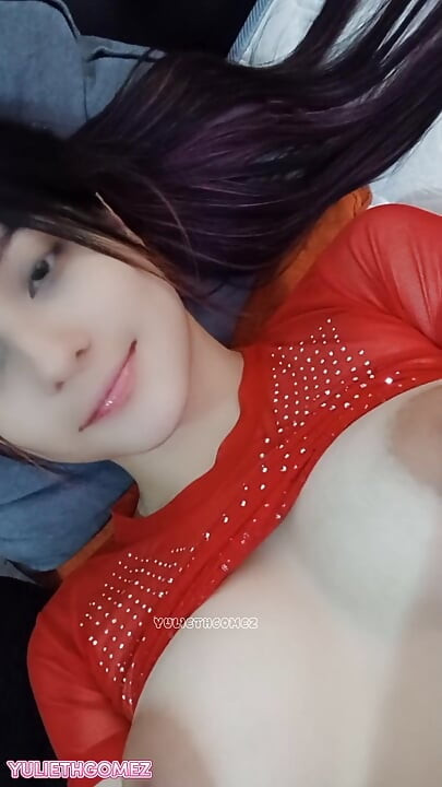 부모님이 마을을 벗어나는 동안 음란한 의붓여동생을 지켜보는 중