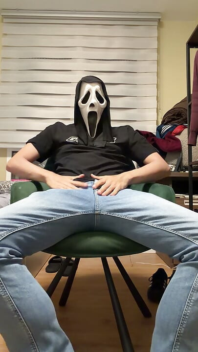 Ghostface jerks off till he nuts - Halloween video