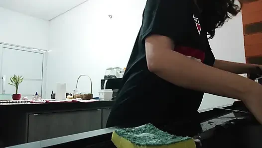 Woman teasing while washing dishes. She loves to transmit to the voyeurs on duty