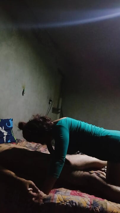 Enak banget aku nyepong dan ngentot kontol pacarku