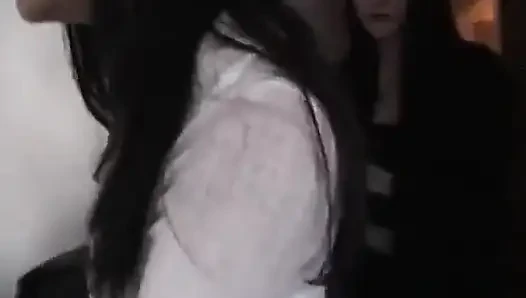Девушки к лопате для очень горячего шоу!