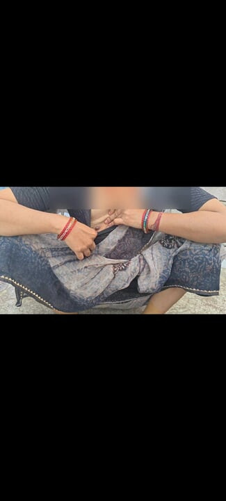 Bhabhi ko field mai kapde dhote samay mud marwai