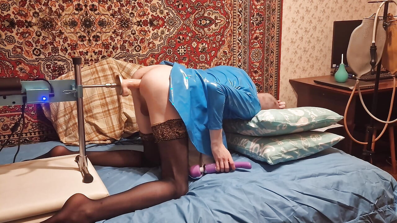 Sasha Earth Cute sissy having sex with a Fuck machine