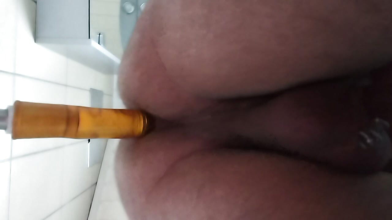 A quick anal sessionpreparation for the weekend ahead