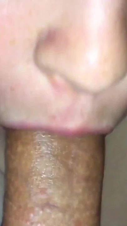 饥渴妈妈吮吸坚硬鸡巴并吞下每一滴精液 | 短片 2