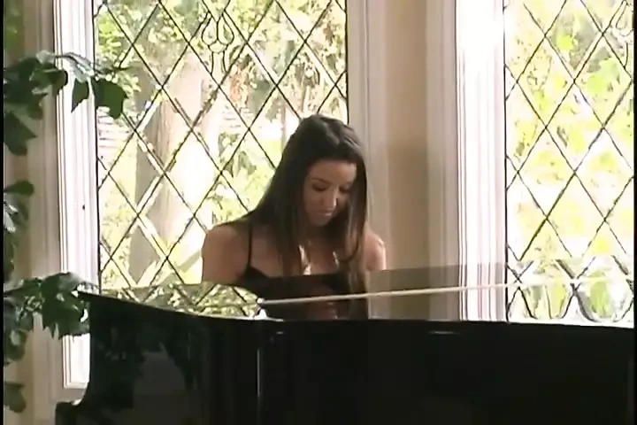 Kelli Tyler Gets Her Pussy Pleasured By Tongue And Cock - Perv Milfs n Teens