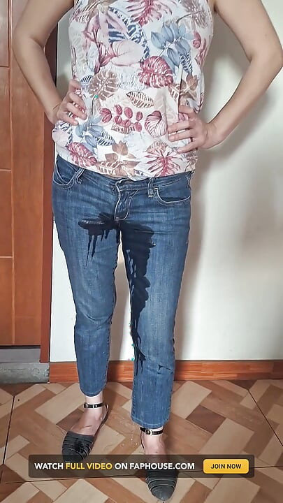 Denne tispen tisser i jeansen