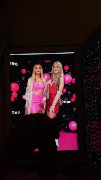 Danish Maria & Bea cumtribute