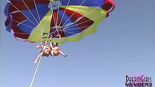Parasailing telanjang di liburan musim semi di Key West