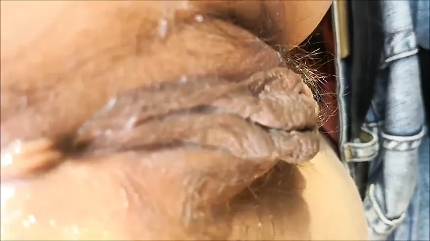 学生没有钱上路。操你的菊花。