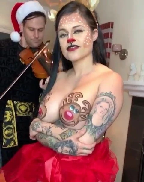 Tom Brady fiddles rudolph red nosed rheindeer song 4 you