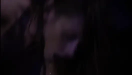 Cewek sange ini ngentot memeknya sampai muncrat - close up