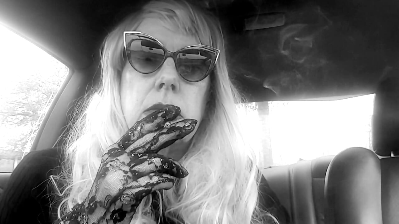 SMOKING GRANDMOTHER DOING A MORE120 WITH LOTS OF DANGLES