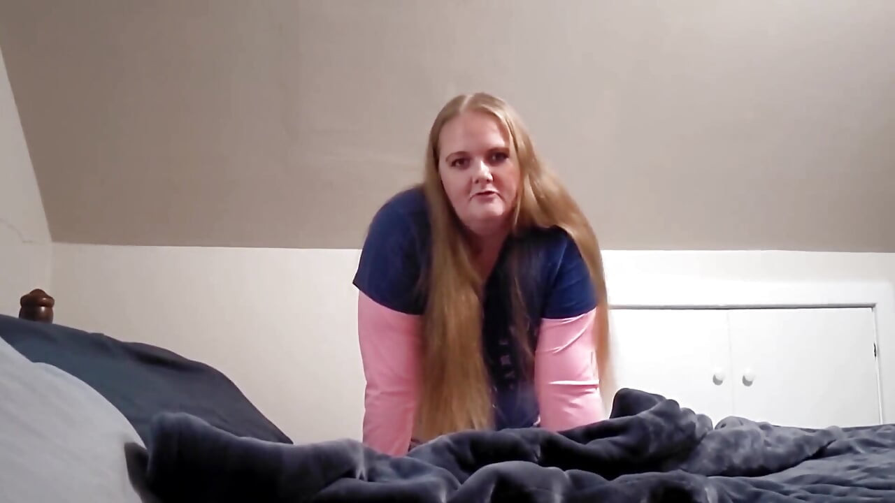 Auntie Catches Your Jerking off and Wants to Help Each Other