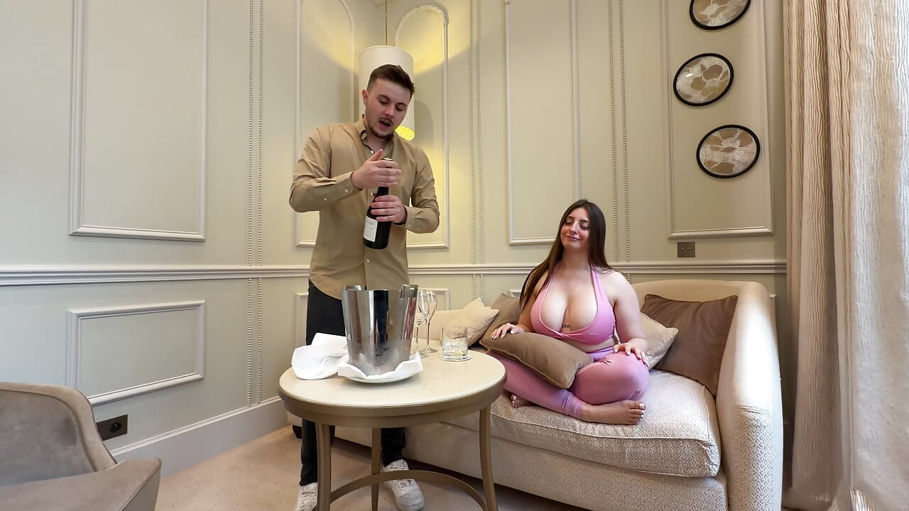 Het trekant med en sexig BBC-receptionist och min pojkvän – Luna Doll