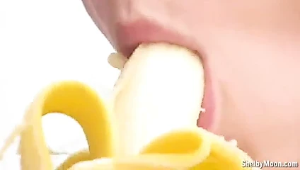 Shelby Moon eats banana