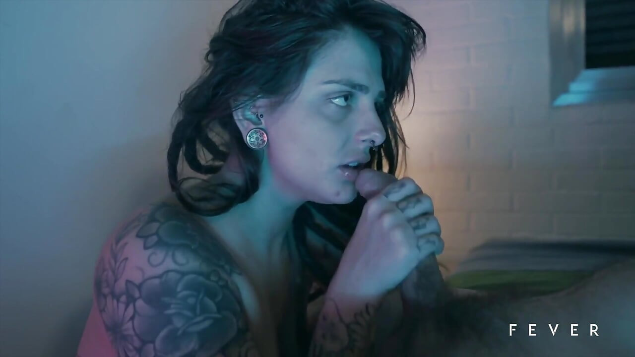 Mamada y garganta profunda con pavor caliente