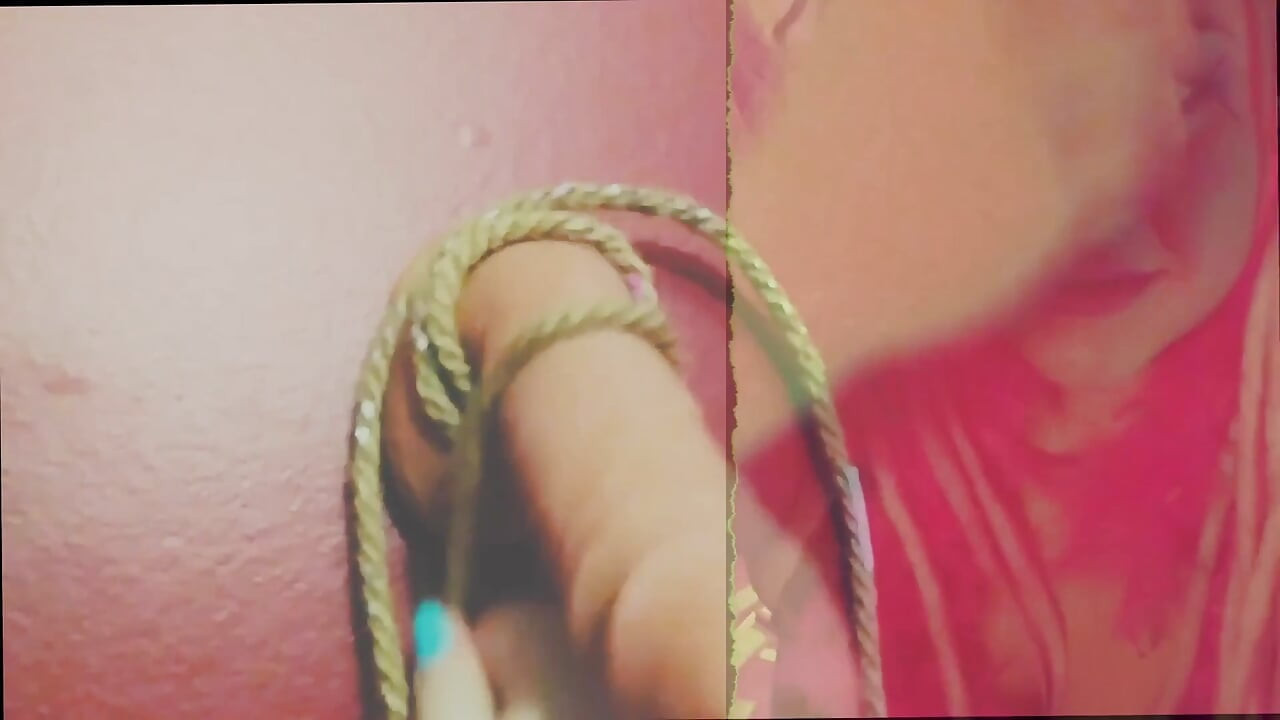 Golpear la polla es divertido para la diosa Lana
