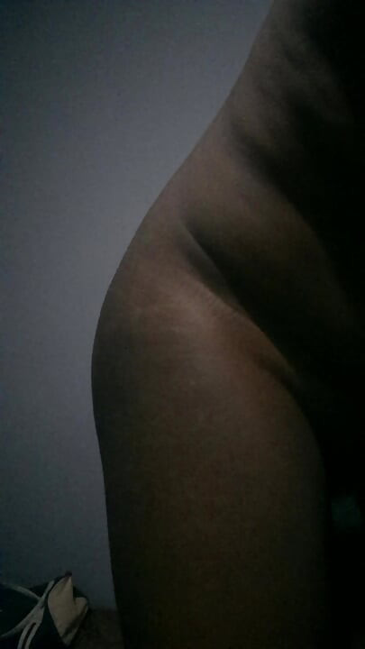 Une grosse bite baise un gros cul