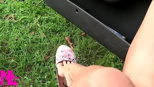 Baumeln in floralen Wohnungen im auto