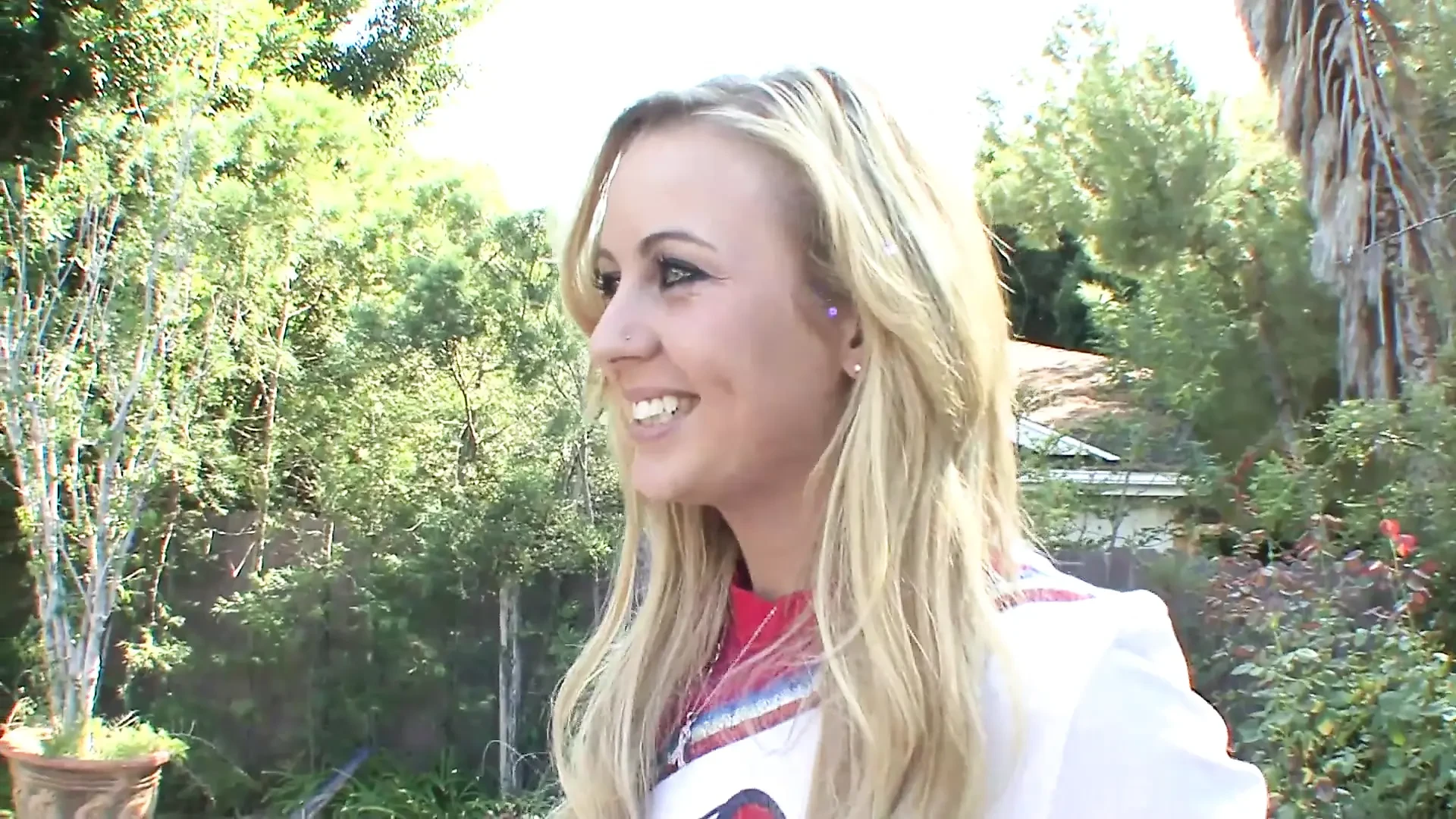 Teen hat gute zeit zu hause mit 2 persönlichen trainern