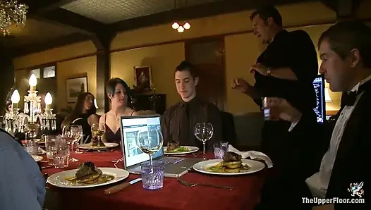 Dom'un akşam yemeği partisi!