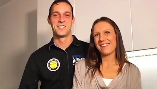 Sie Treffen Sich Auf Der Autobahn Und Tauschen Ihre Frauen Aus