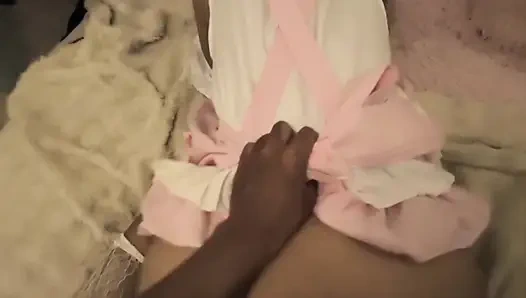 Pembantu merah muda ceri